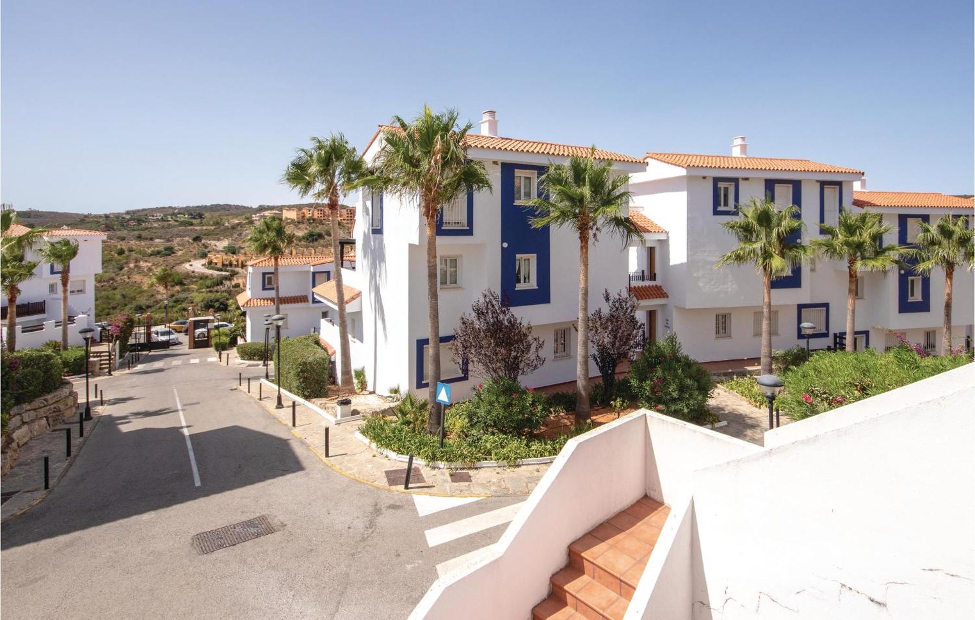 3 Bedroom Amazing Apartment In La Duquesa Castillo de Sabinillas Exterior foto